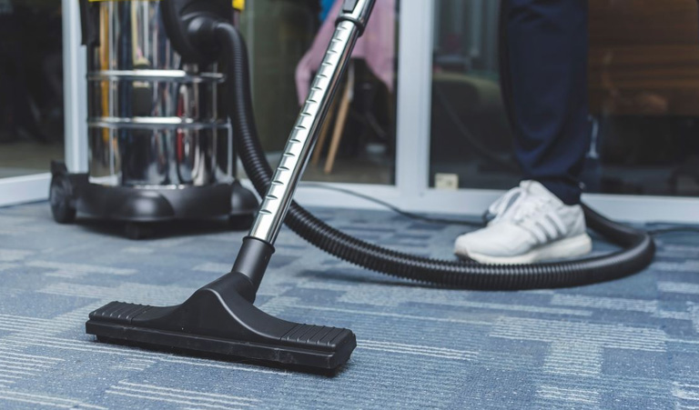 THE ULTIMATE GUIDE FOR CHOOSING A COMMERCIAL VACUUM